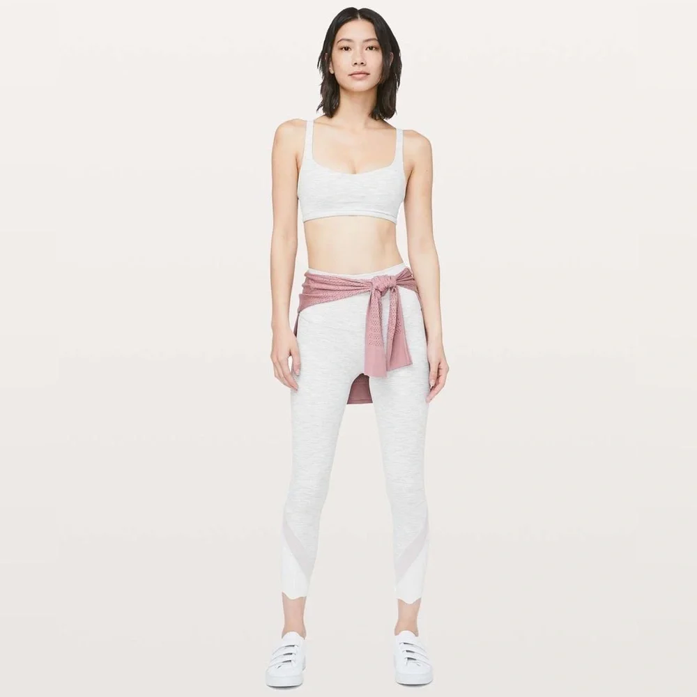 double logo Lululemon Wunder Under Crop II Scallop Luxtreme size 8